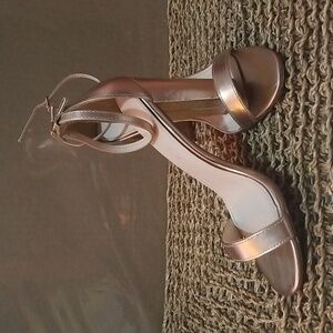 Lulus Elegant Metallic Gold Strap Chunky Heels Size 7 Womens